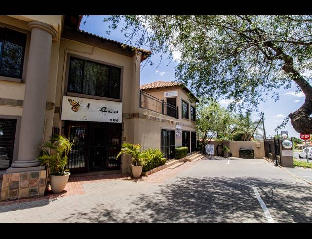 318M² BUILDING FOR SALE IN ROOIHUISKRAAL